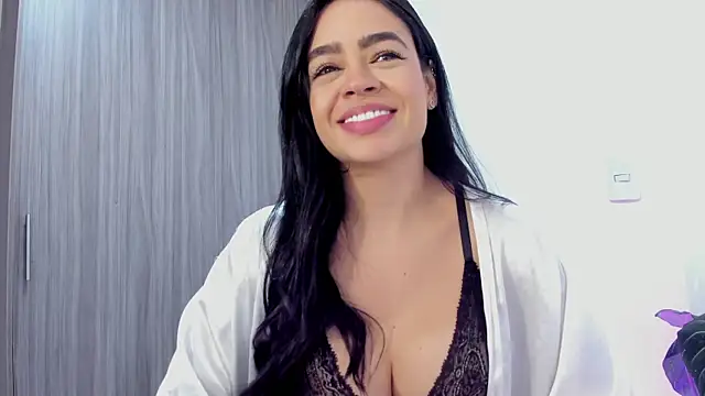 Snapshot of Sara_Leblanc chatting on 24, 2, 2025 Sara Leblanc online show from 24, 2, 2025