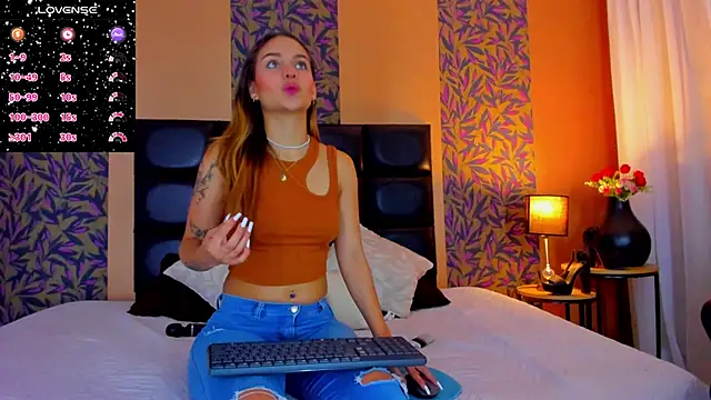 Snapshot of hinata_itachi chatting on 6, 2, 2025 hinata itachi online show from 6, 2, 2025