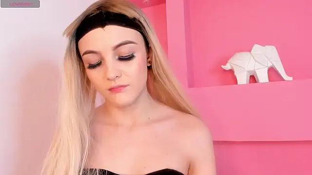 Snapshot of KendalPrince chatting on 12, 10, 2025 KendalPrince online show from 12, 10, 2025