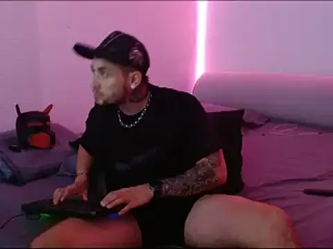 Snapshot of miia-liiam chatting on 7, 1, 2025 miia-liiam online show from 7, 1, 2025