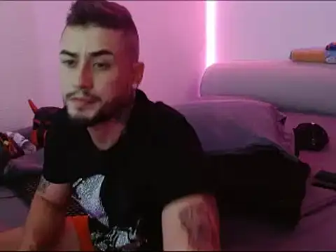 Snapshot of miia-liiam chatting on 11, 1, 2025 miia-liiam online show from 11, 1, 2025