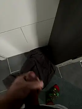 Snapshot of BobMeinster chatting on 25, 11, 2025 BobMeinster online show from 25, 11, 2025