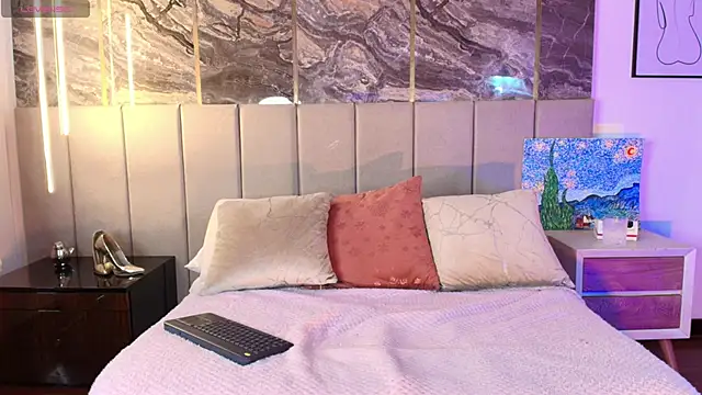 Sienna Blake  online show from 27, 3, 2026