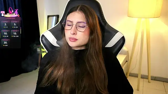 Daisha Riley online show from 10, 9, 2025