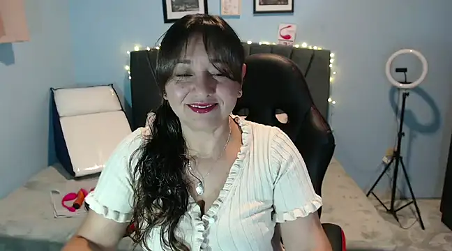 Snapshot of AngelRouss chatting on 15, 1, 2025 AngelRouss online show from 15, 1, 2025