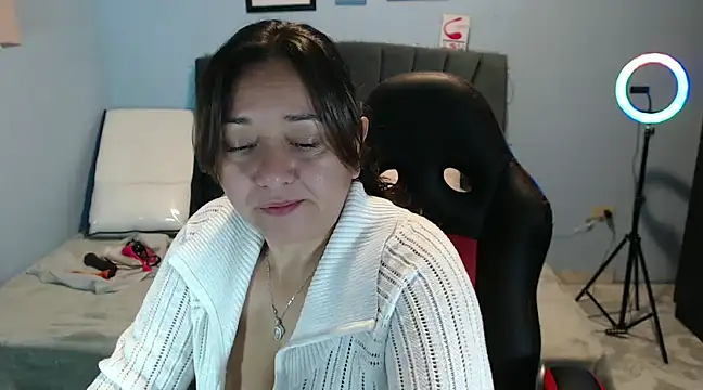 Snapshot of AngelRouss chatting on 21, 1, 2025 AngelRouss online show from 21, 1, 2025