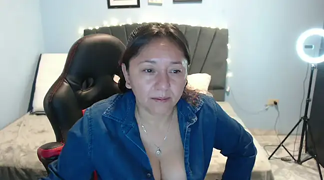 Snapshot of AngelRouss chatting on 22, 1, 2025 AngelRouss online show from 22, 1, 2025