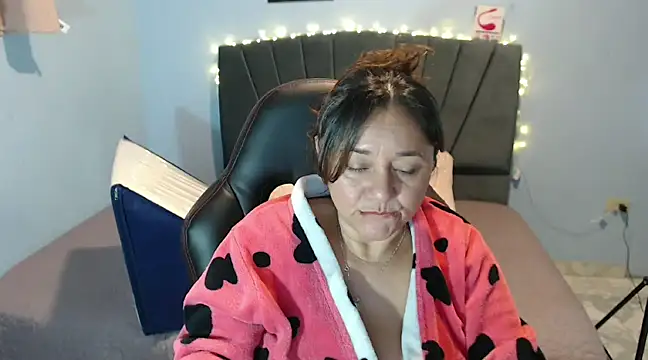 Snapshot of AngelRouss chatting on 28, 1, 2025 AngelRouss online show from 28, 1, 2025