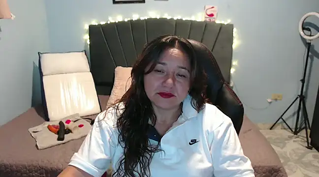 Snapshot of AngelRouss chatting on 1, 2, 2025 AngelRouss online show from 1, 2, 2025