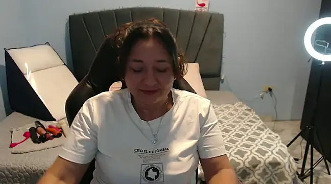 Snapshot of AngelRouss chatting on 5, 2, 2025 AngelRouss online show from 5, 2, 2025