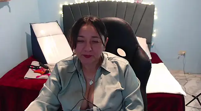 Snapshot of AngelRouss chatting on 13, 2, 2025 AngelRouss online show from 13, 2, 2025