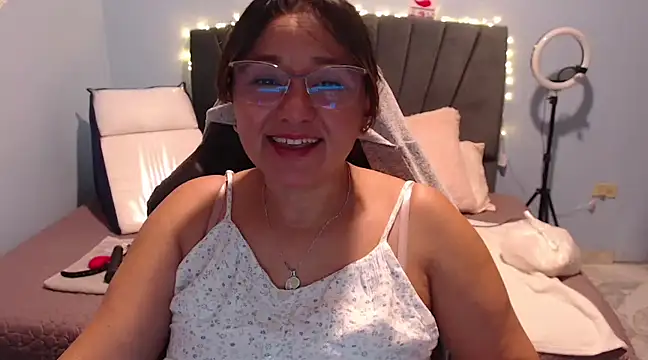 Snapshot of AngelRouss chatting on 28, 2, 2025 AngelRouss online show from 28, 2, 2025