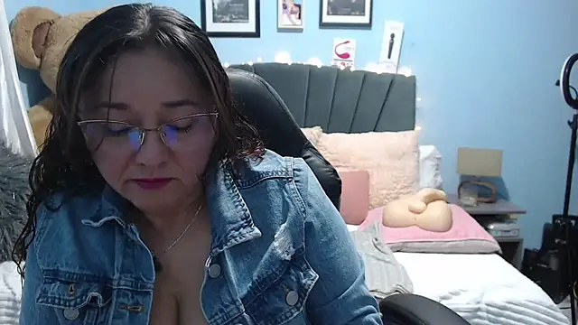 Snapshot of AngelRouss chatting on 2, 11, 2025 AngelRouss online show from 2, 11, 2025