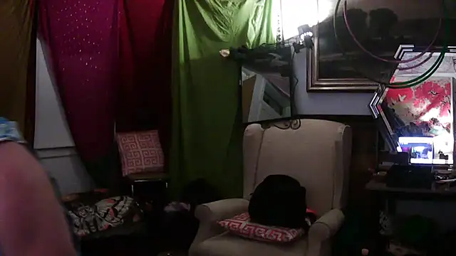 Snapshot of SilverandFox chatting on 6, 3, 2025 SilverandFox online show from 6, 3, 2025