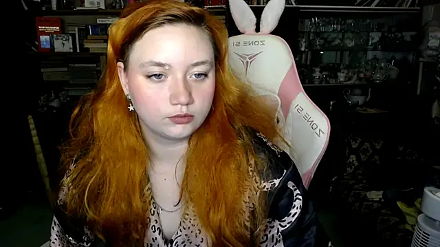 Bitchy Lily online show from 7, 10, 2025