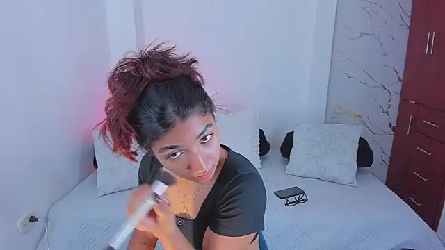 martina roldam online show from 7, 4, 2026