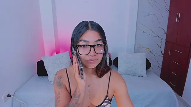 martina roldam online show from 13, 4, 2026