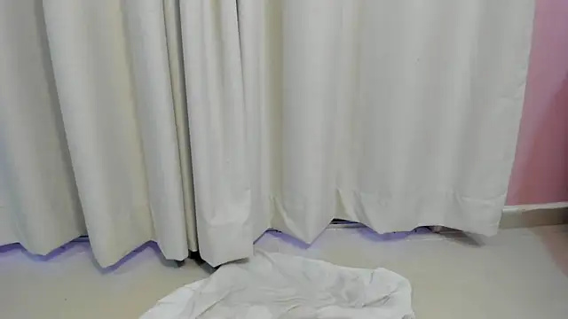 Daphne Fox  online show from 2, 2, 2025