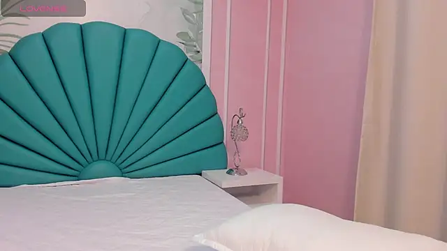 Daphne Fox  online show from 23, 2, 2025