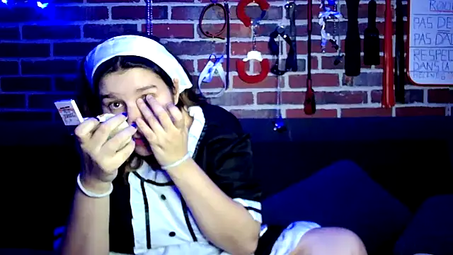 Heleneecesmecs2 online show from 6, 11, 2025