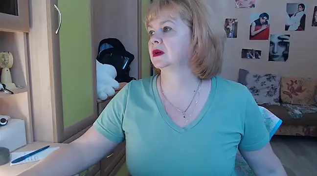 Snapshot of vixey_fox chatting on 25, 1, 2025 vixey fox online show from 25, 1, 2025