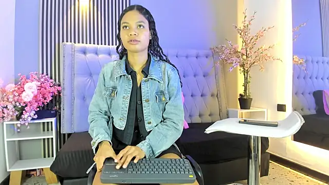 GysellHanson online show from 25, 11, 2025