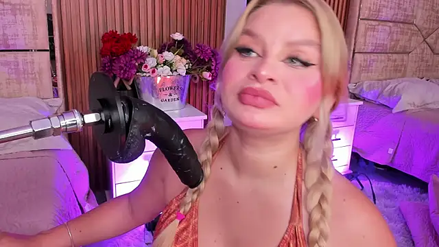 LolaAngellx online show from 13, 4, 2026