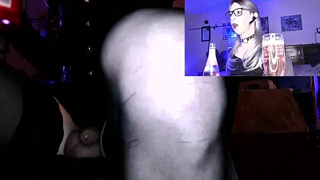 Snapshot of DominicaMolotov chatting on 2, 1, 2025 DominicaMolotov online show from 2, 1, 2025