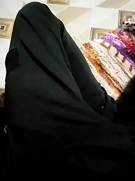 Snapshot of Guru2 chatting on 5, 1, 2025 Guru2 online show from 5, 1, 2025