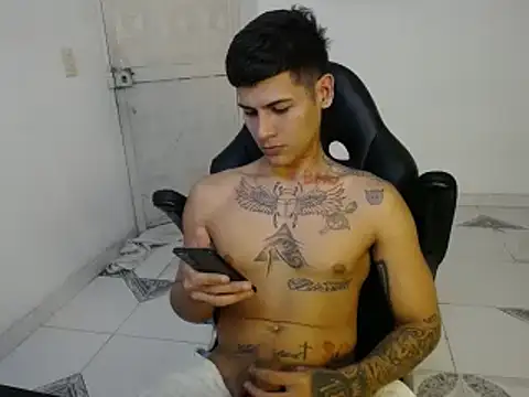 Snapshot of Clyde019 chatting on 3, 1, 2025 Clyde019 online show from 3, 1, 2025