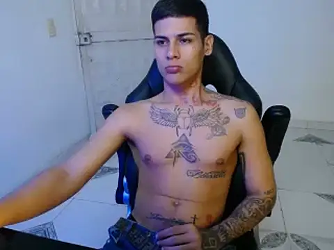 Snapshot of Clyde019 chatting on 9, 1, 2025 Clyde019 online show from 9, 1, 2025