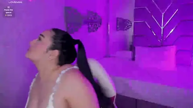 stefany duque1  online show from 4, 2, 2026