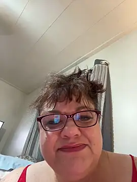 Snapshot of Luciouslouise72@xh chatting on 8, 11, 2025 Luciouslouise72xh online show from 8, 11, 2025