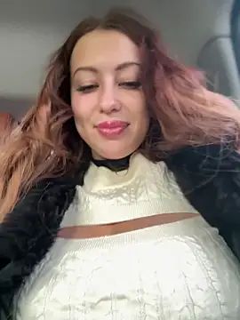 Snapshot of AndreaMood chatting on 7, 10, 2025 AndreaMood online show from 7, 10, 2025