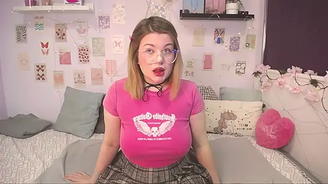 Snapshot of TessPleasure chatting on 1, 2, 2025 TessPleasure online show from 1, 2, 2025