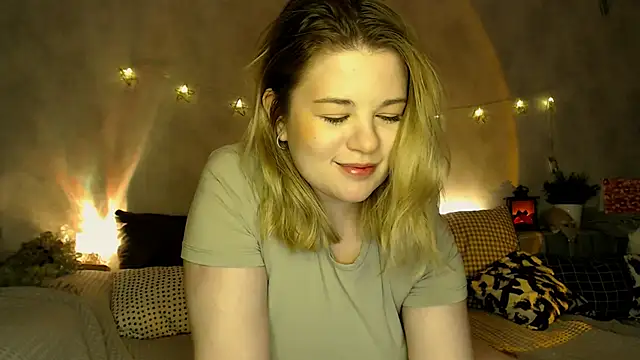 Snapshot of TessPleasure chatting on 10, 3, 2025 TessPleasure online show from 10, 3, 2025