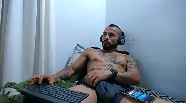 Snapshot of callme_douglas chatting on 28, 1, 2025 callme douglas online show from 28, 1, 2025