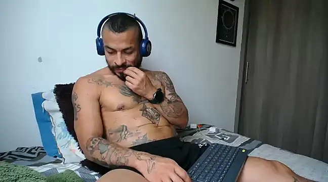 Snapshot of callme_douglas chatting on 1, 2, 2025 callme douglas online show from 1, 2, 2025