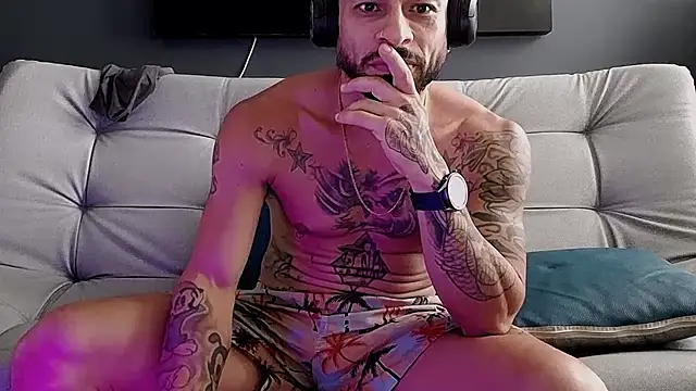 Snapshot of callme_douglas chatting on 12, 9, 2025 callme douglas online show from 12, 9, 2025