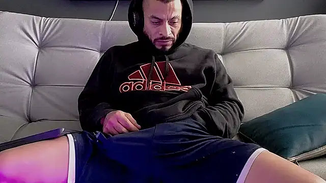 Snapshot of callme_douglas chatting on 20, 9, 2025 callme douglas online show from 20, 9, 2025