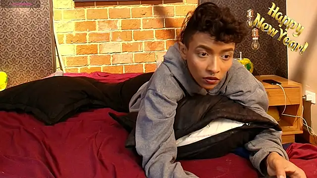 Snapshot of AntonAndSofii chatting on 6, 1, 2025 AntonAndSofii online show from 6, 1, 2025