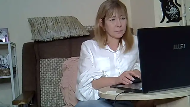 EllaJohnsonX online show from 17, 5, 2026