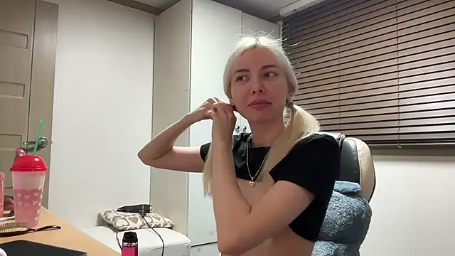 yunasuka online show from 6, 1, 2025