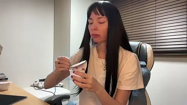 yunasuka online show from 11, 1, 2025