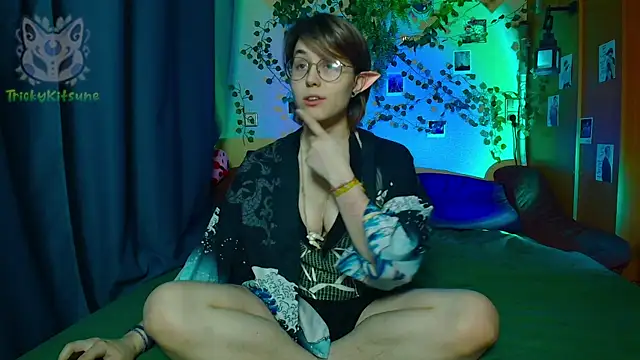 Snapshot of TrickyKitsune chatting on 27, 4, 2026 TrickyKitsune online show from 27, 4, 2026