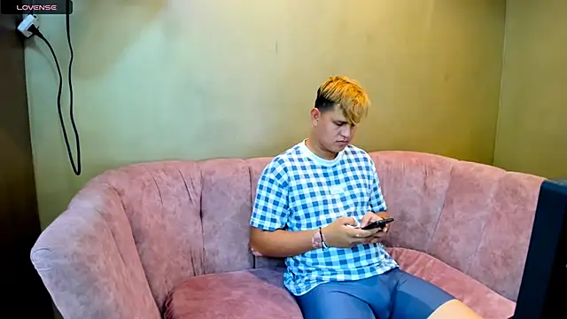 Warning Boy online show from 23, 12, 2024