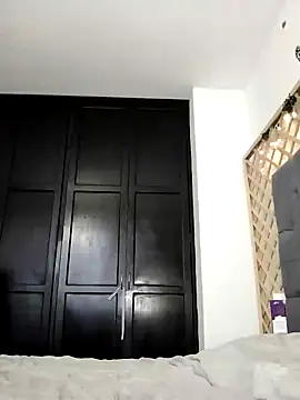 Mia WAll online show from 12, 1, 2025