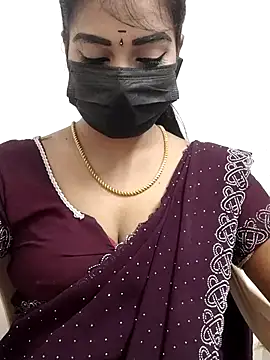 Snapshot of meena_27 chatting on 19, 11, 2025 meena 27 online show from 19, 11, 2025