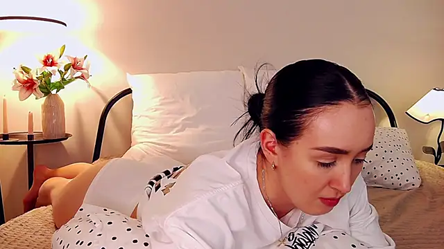KimKhallifa online show from 8, 5, 2026