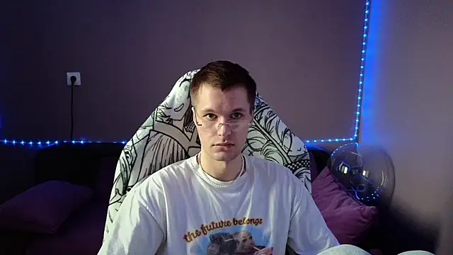 Leonnextdoor online show from 9, 1, 2025